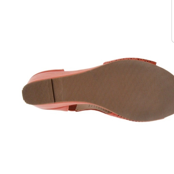 Journey Collection Aretha Wedge Sandal - Picture 2 of 4